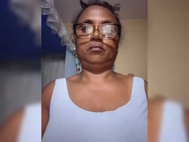 hotmomsexy's BongaCams show and profile