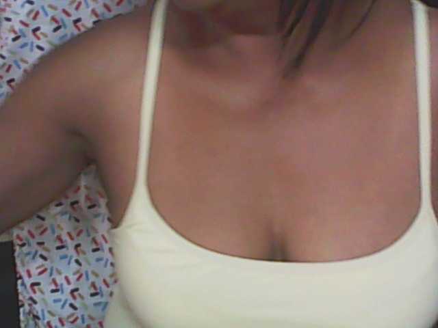 hotmomsexy's BongaCams show and profile