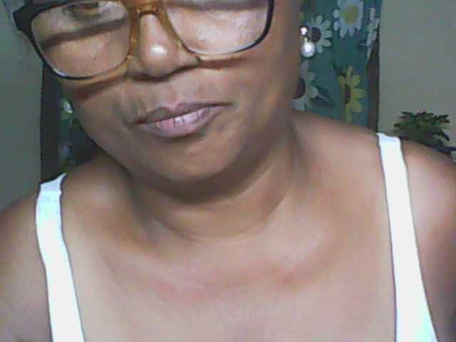 hotmomsexy's BongaCams show and profile