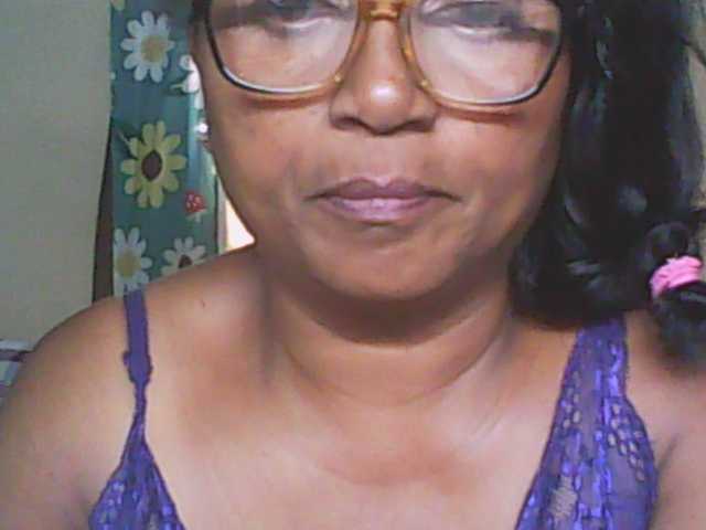 hotmomsexy's BongaCams show and profile