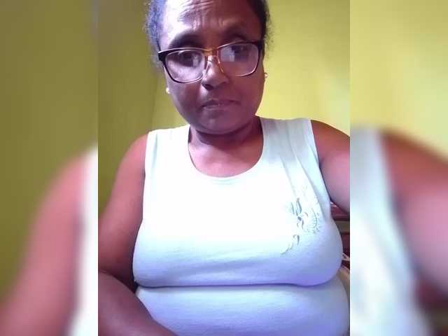 hotmomsexy's BongaCams show and profile