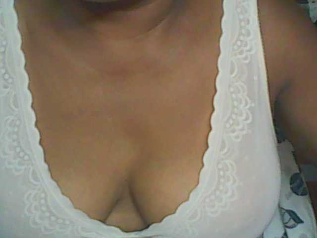hotmomsexy's BongaCams show and profile