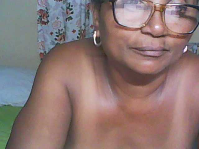 hotmomsexy's BongaCams show and profile