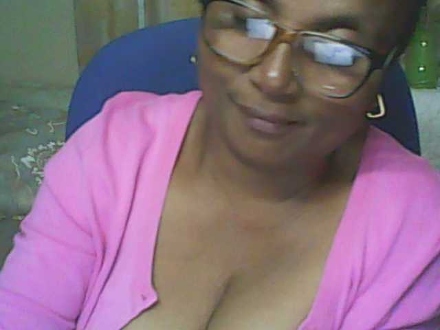 hotmomsexy webcam bongacams model stream image