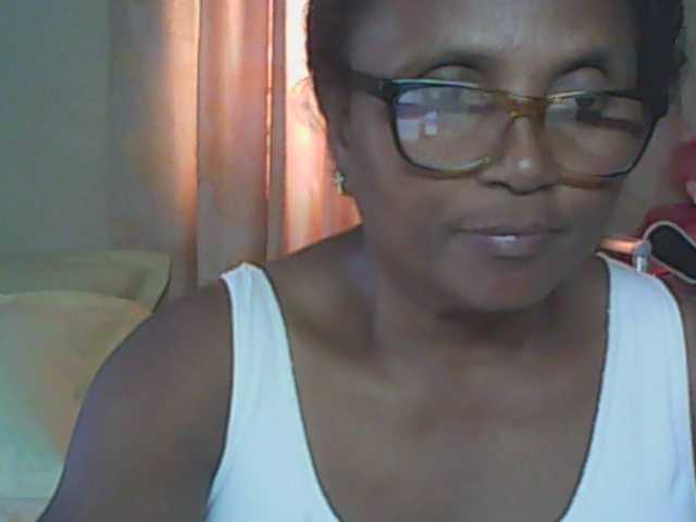 hotmomsexy's BongaCams show and profile