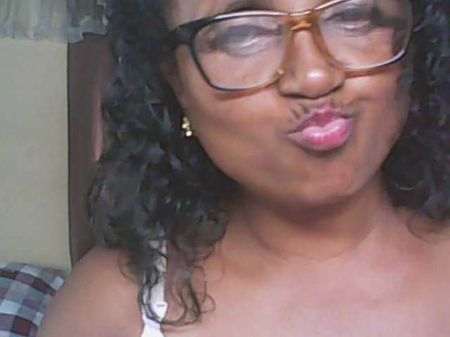 hotmomsexy's BongaCams show and profile