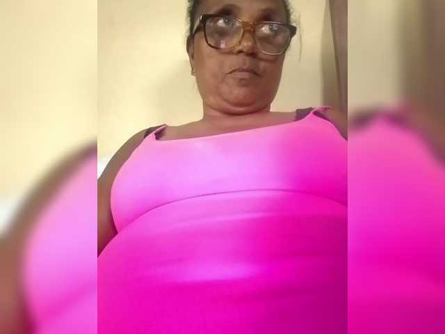 hotmomsexy's BongaCams show and profile