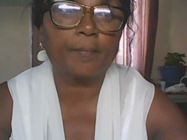 hotmomsexy's BongaCams show and profile