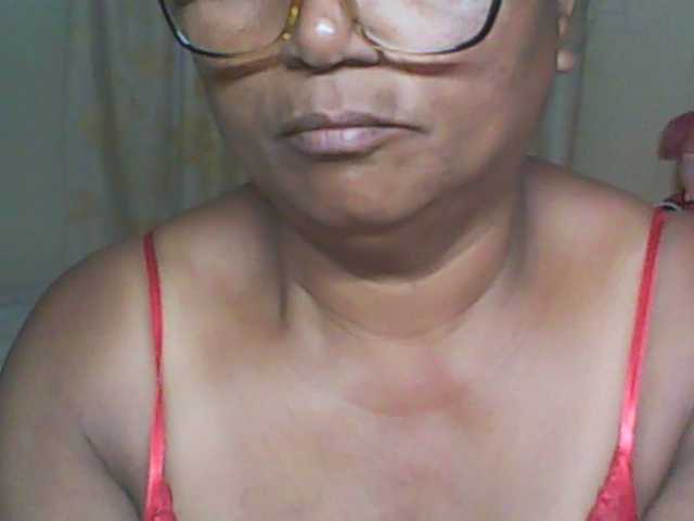 hotmomsexy's BongaCams show and profile