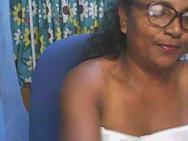 hotmomsexy webcam