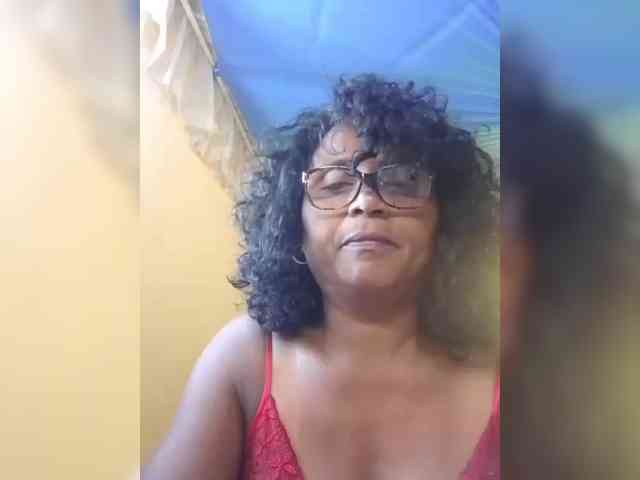 hotmomsexy webcam