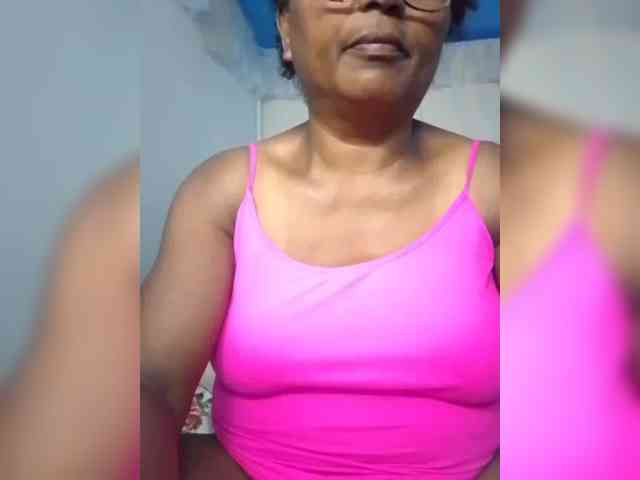 hotmomsexy webcam