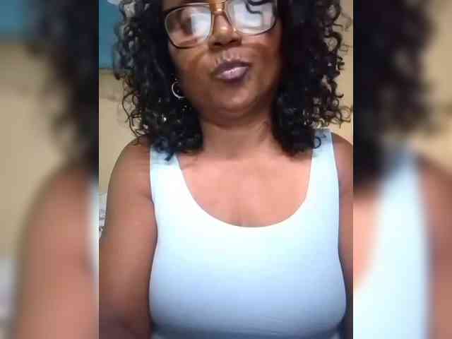 hotmomsexy webcam