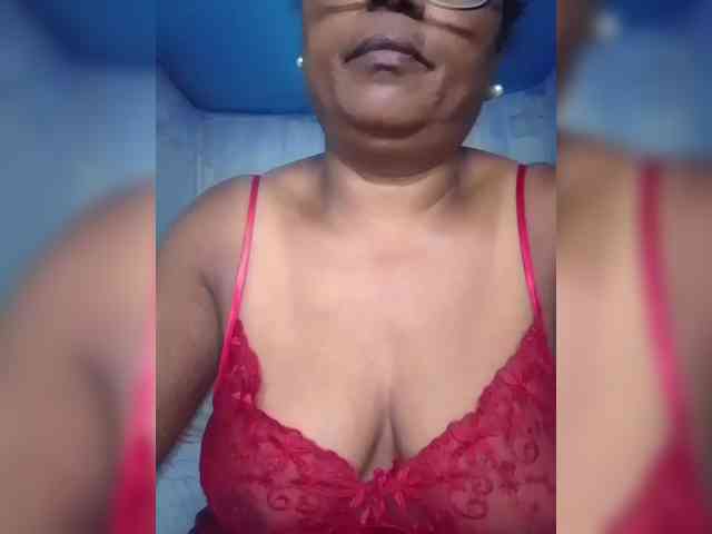 hotmomsexy webcam