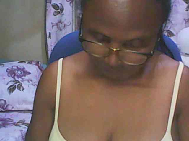 hotmomsexy webcam