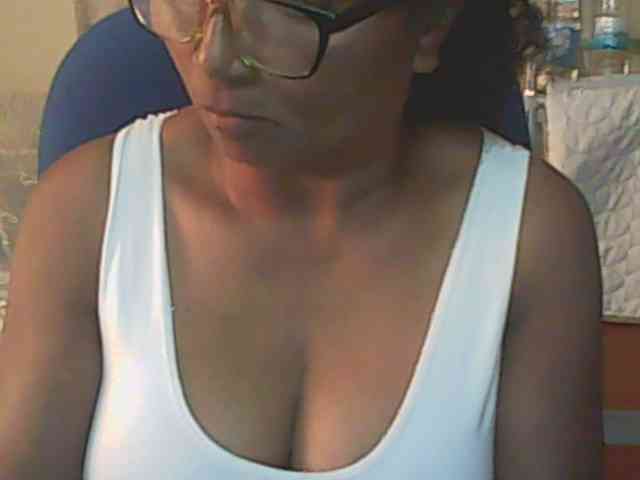 hotmomsexy webcam
