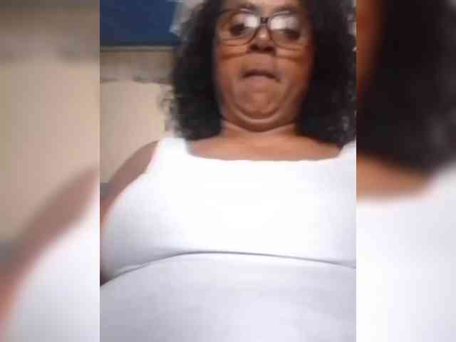 hotmomsexy webcam