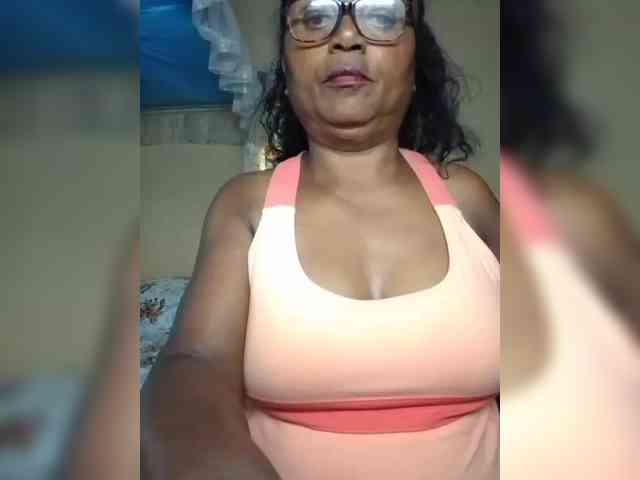 hotmomsexy webcam