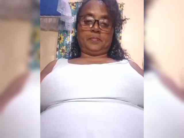 hotmomsexy webcam