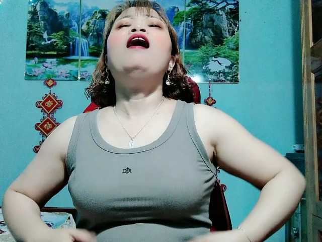 Linhanhsex2k's BongaCams show and profile