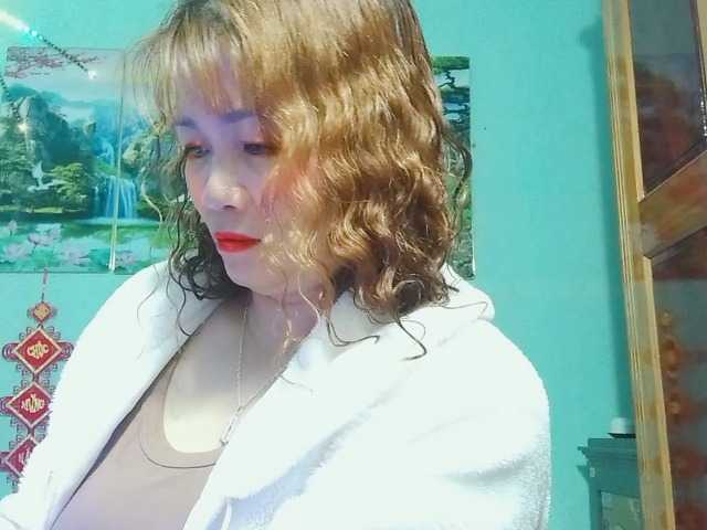 Linhanhsex2k's BongaCams show and profile