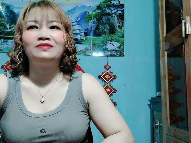 Linhanhsex2k's BongaCams show and profile