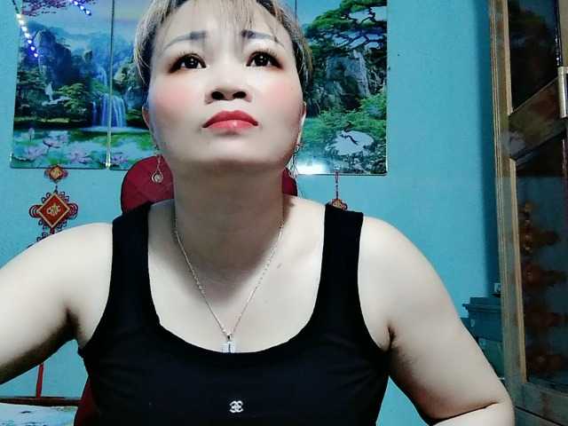 Linhanhsex2k's BongaCams show and profile