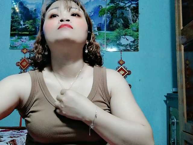 Linhanhsex2k's BongaCams show and profile