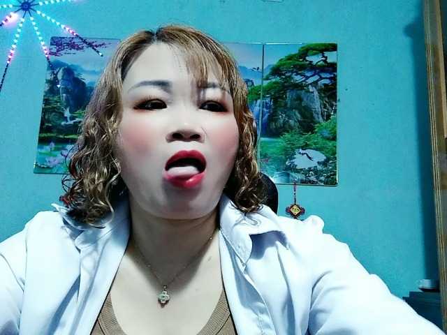 Linhanhsex2k's BongaCams show and profile