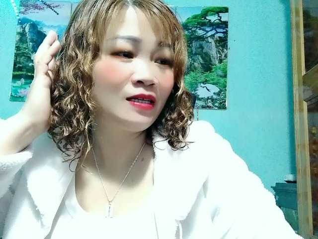 Linhanhsex2k's BongaCams show and profile