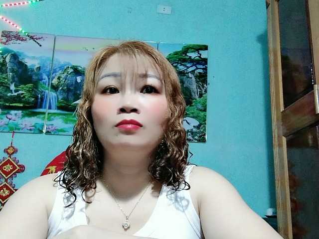 Linhanhsex2k's BongaCams show and profile