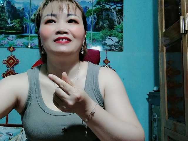 Linhanhsex2k's BongaCams show and profile