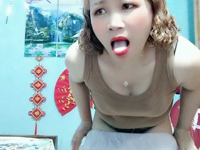 Linhanhsex2k's BongaCams show and profile