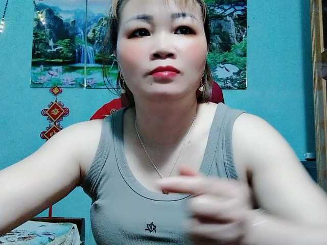 Linhanhsex2k's BongaCams show and profile