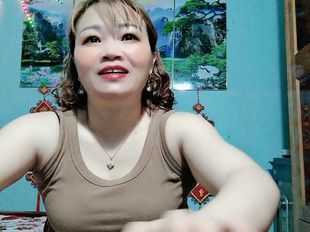 Linhanhsex2k's BongaCams show and profile