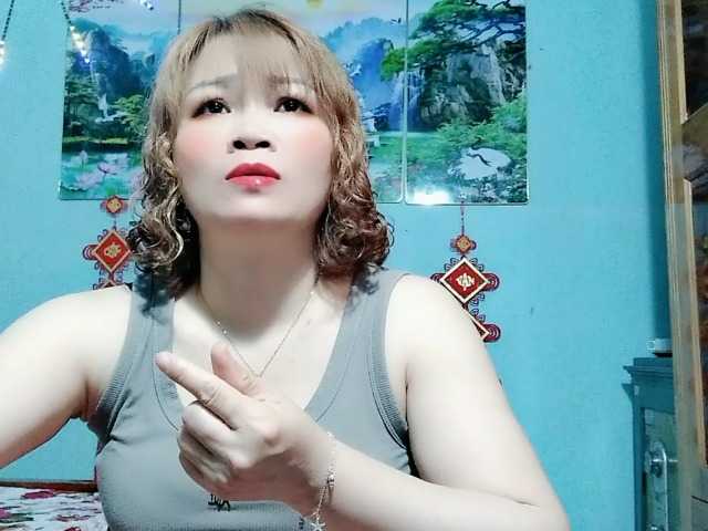 Linhanhsex2k's BongaCams show and profile