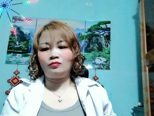 Linhanhsex2k's BongaCams show and profile