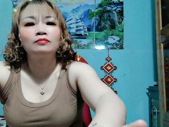 Linhanhsex2k's BongaCams show and profile