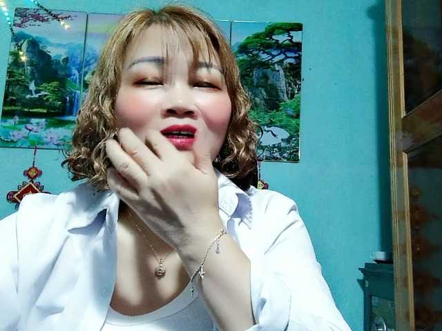 Linhanhsex2k's BongaCams show and profile