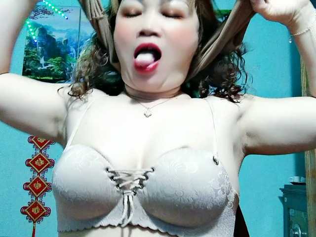 Linhanhsex2k's BongaCams show and profile