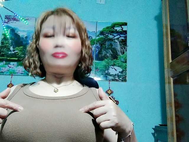 Linhanhsex2k's BongaCams show and profile