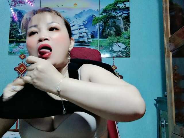 Linhanhsex2k's BongaCams show and profile