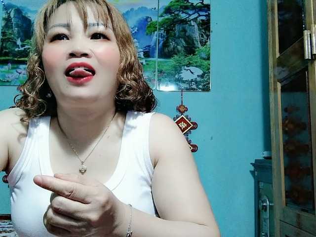 Linhanhsex2k's BongaCams show and profile