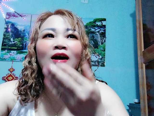 Linhanhsex2k's BongaCams show and profile