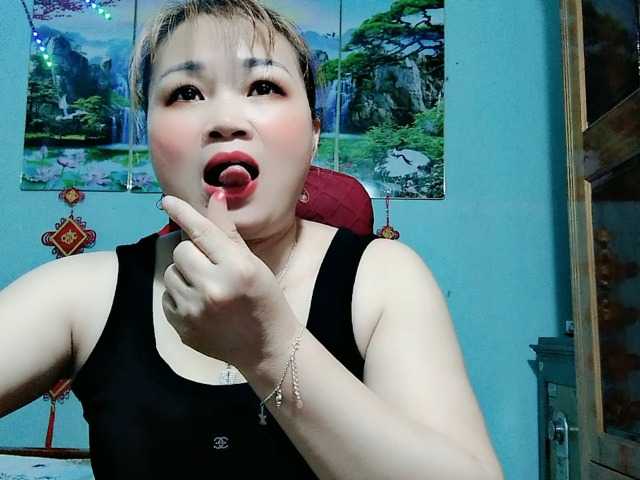 Linhanhsex2k's BongaCams show and profile