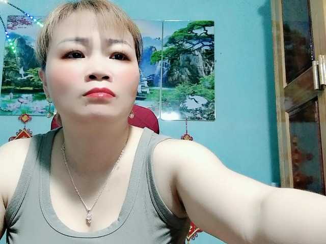 Linhanhsex2k's BongaCams show and profile