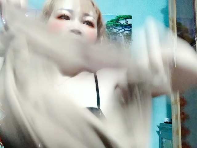 Linhanhsex2k's BongaCams show and profile