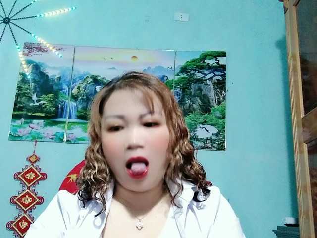 Linhanhsex2k's BongaCams show and profile