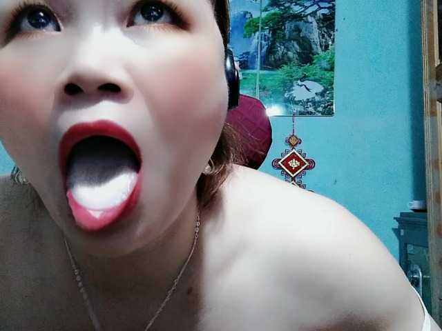 Linhanhsex2k's BongaCams show and profile