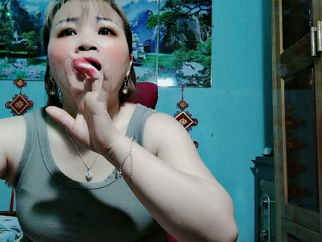 Linhanhsex2k's BongaCams show and profile